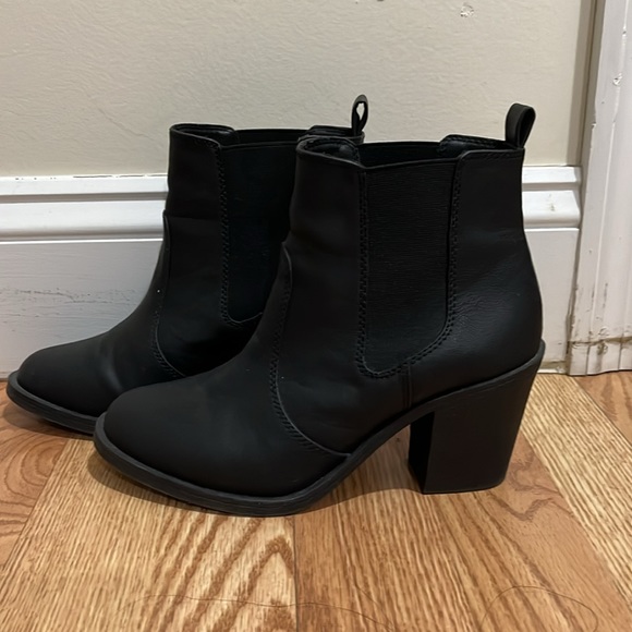 Black Boots - Picture 3 of 6